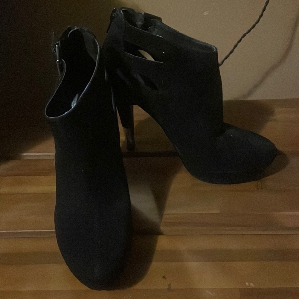 BRAND NEW- G by Guess— Black suede ankle boots!!     SIZE: 6.5    HEIGHT: 5in